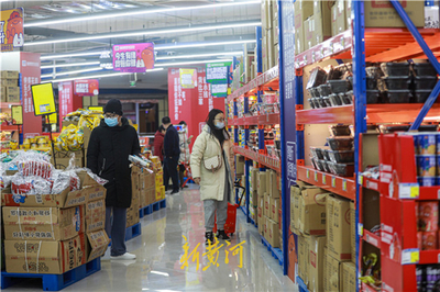 沉浸購物新體驗(yàn) 濟(jì)南老商圈引進(jìn)網(wǎng)紅品牌折扣倉，日用品也能靠互聯(lián)網(wǎng)走出轉(zhuǎn)型通路